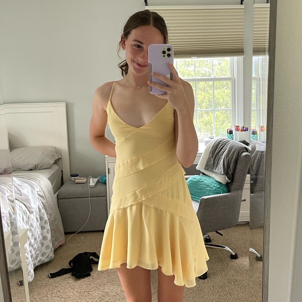 Oh Polly Dress, Size 2, Flowy, Breathable material, ONLY WORN ONCE